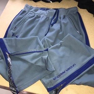 Under Armour Grey sweatpants with zipper pocket